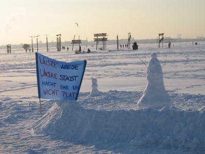 Protest im Schnee Tempelhofer Feld